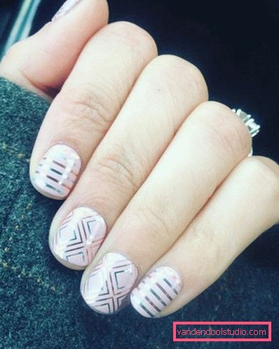 Elegante manicure geometrica 2019-2020 anni