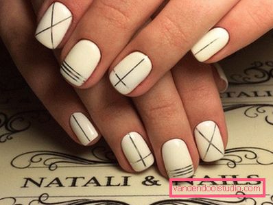 Elegante manicure geometrica 2019-2020 anni
