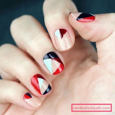 Elegante manicure geometrica 2019-2020 anni