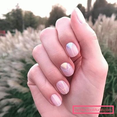 Elegante manicure geometrica 2019-2020 anni