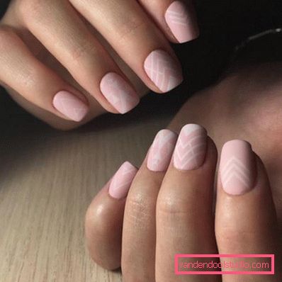 Elegante manicure geometrica 2019-2020 anni