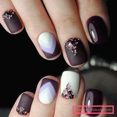 Elegante manicure geometrica 2019-2020 anni