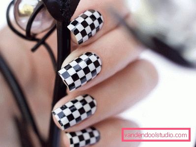 Elegante manicure geometrica 2019-2020 anni