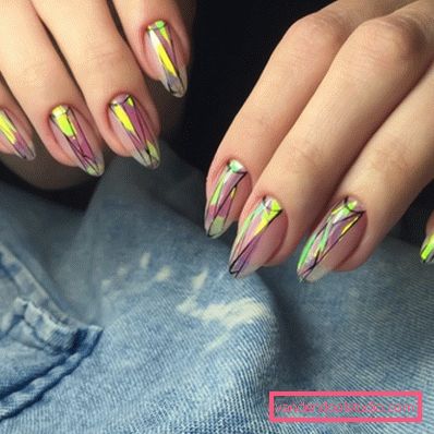 Elegante manicure geometrica 2019-2020 anni