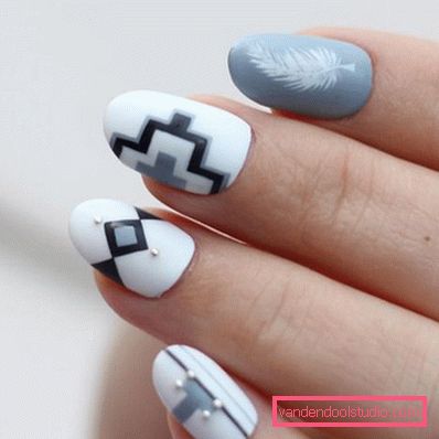 Elegante manicure geometrica 2019-2020 anni