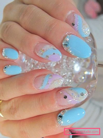 Bella manicure blu - foto