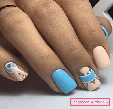 Bella manicure blu - foto
