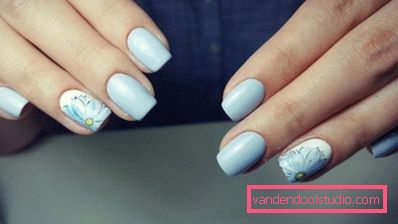 Bella manicure blu - foto