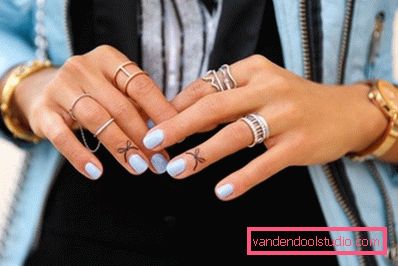 Bella manicure blu - foto