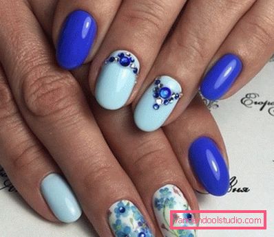 Bella manicure blu - foto