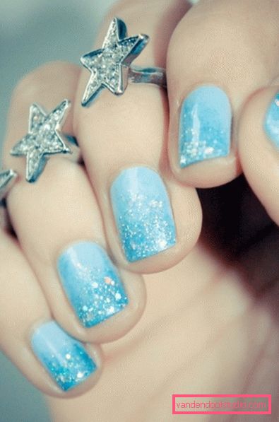 Bella manicure blu - foto