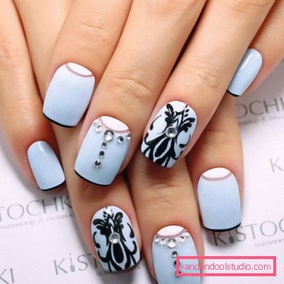 Bella manicure blu - foto
