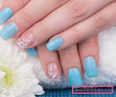 Bella manicure blu - foto