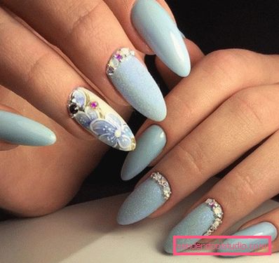 Bella manicure blu - foto