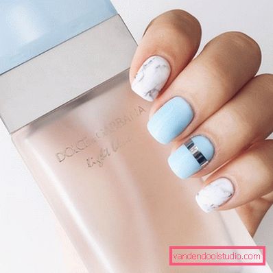 Bella manicure blu - foto
