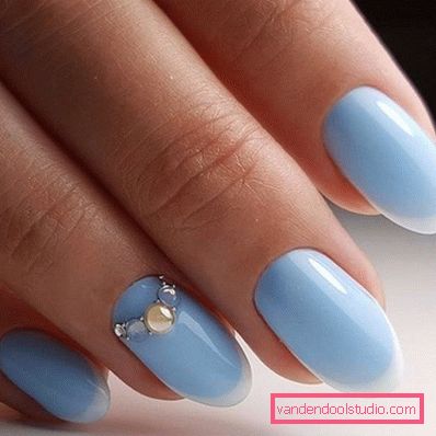 Bella manicure blu - foto