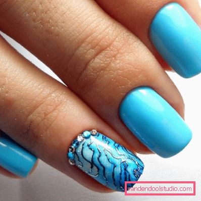 Bella manicure blu - foto