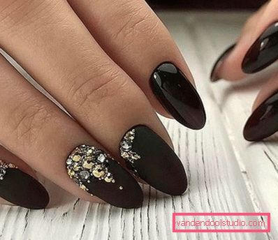 Deliziosa manicure con strass 2019-2020