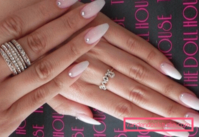 Deliziosa manicure con strass 2019-2020