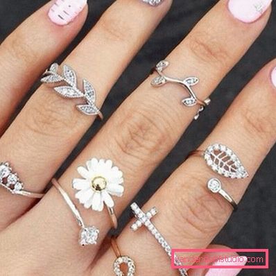 Deliziosa manicure con strass 2019-2020