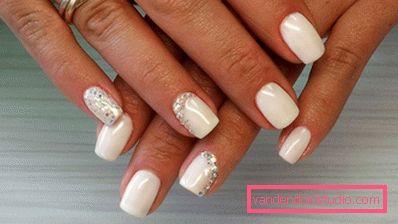 Deliziosa manicure con strass 2019-2020