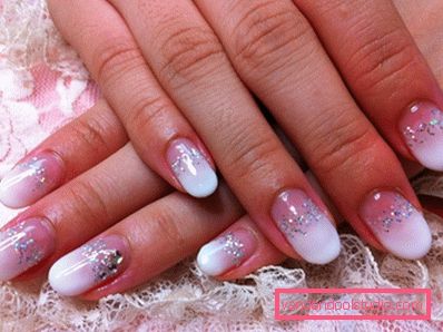 Deliziosa manicure con strass 2019-2020