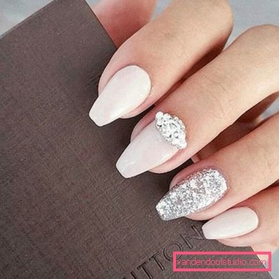 Deliziosa manicure con strass 2019-2020