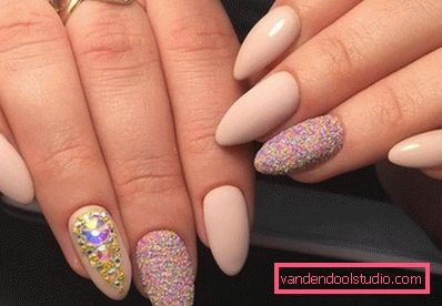 Deliziosa manicure con strass 2019-2020