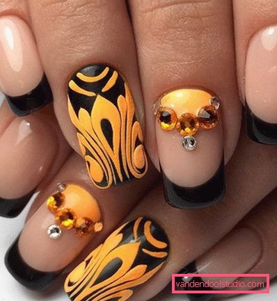 Deliziosa manicure con strass 2019-2020