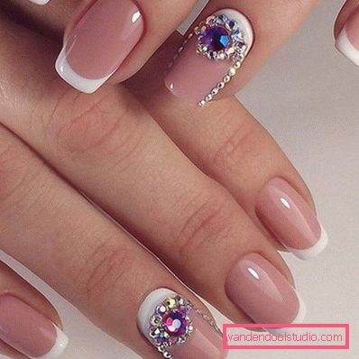 Deliziosa manicure con strass 2019-2020