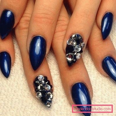 Deliziosa manicure con strass 2019-2020