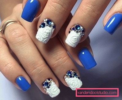 Deliziosa manicure con strass 2019-2020