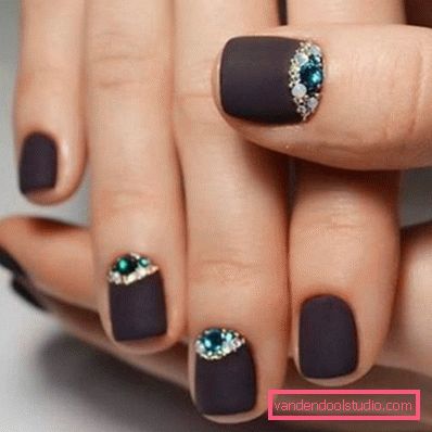 Deliziosa manicure con strass 2019-2020