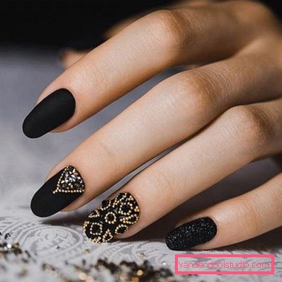 Deliziosa manicure con strass 2019-2020