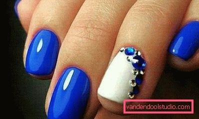 Deliziosa manicure con strass 2019-2020