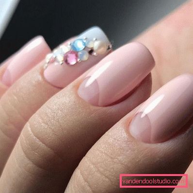 Deliziosa manicure con strass 2019-2020