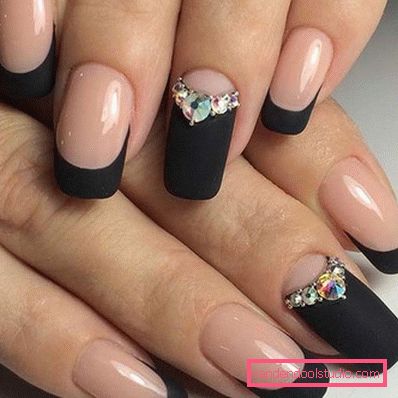 Deliziosa manicure con strass 2019-2020