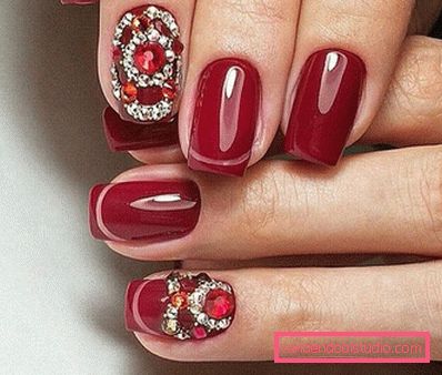 Deliziosa manicure con strass 2019-2020