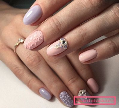 Deliziosa manicure con strass 2019-2020