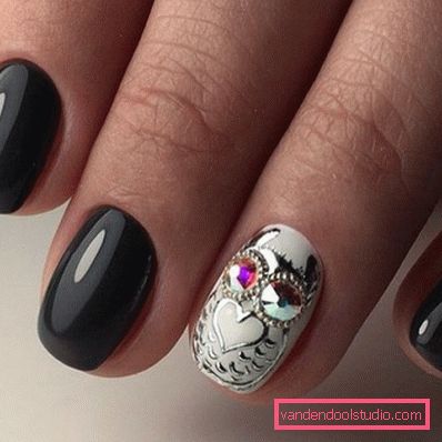 Deliziosa manicure con strass 2019-2020