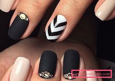 Deliziosa manicure con strass 2019-2020