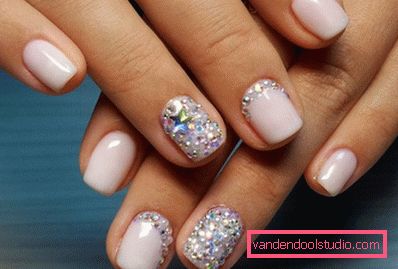 Deliziosa manicure con strass 2019-2020