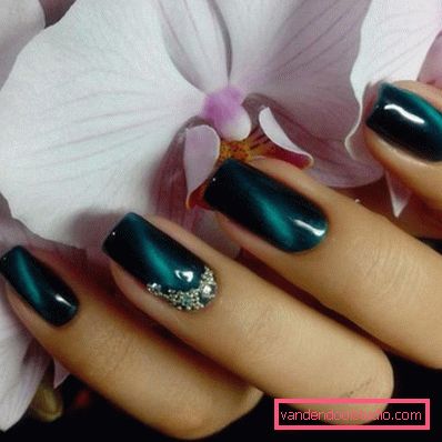 Deliziosa manicure con strass 2019-2020