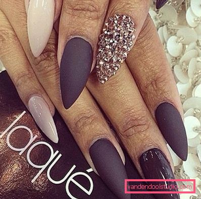 Deliziosa manicure con strass 2019-2020