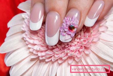 Deliziosa manicure con strass 2019-2020