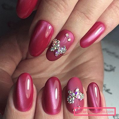 Deliziosa manicure con strass 2019-2020