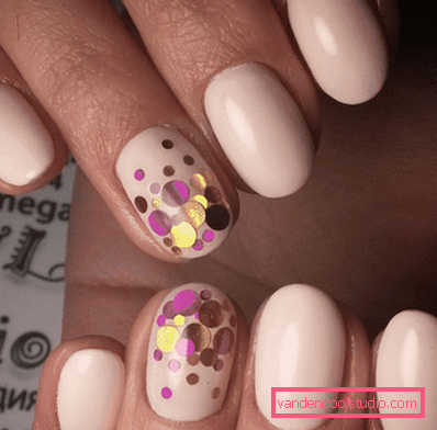 Delicata manicure pastello 2019-2020 anni