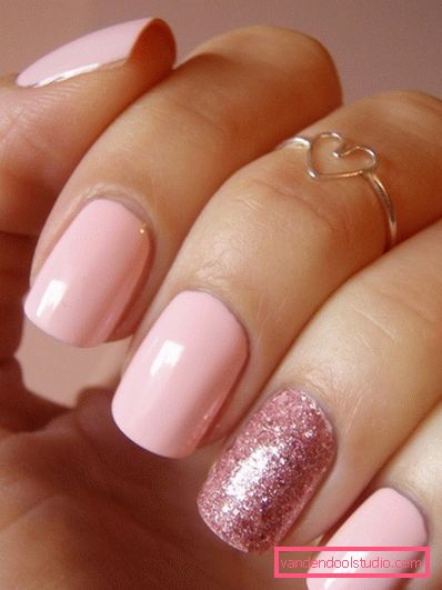 Delicata manicure pastello 2019-2020 anni