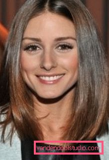Shatush colorante su capelli scuri Tintura alla moda di capelli scuri e chiari nello stile di Shatush