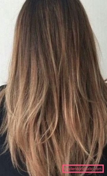 Capelli coloranti shatush Tintura alla moda di capelli scuri e chiari nello stile di Shatush